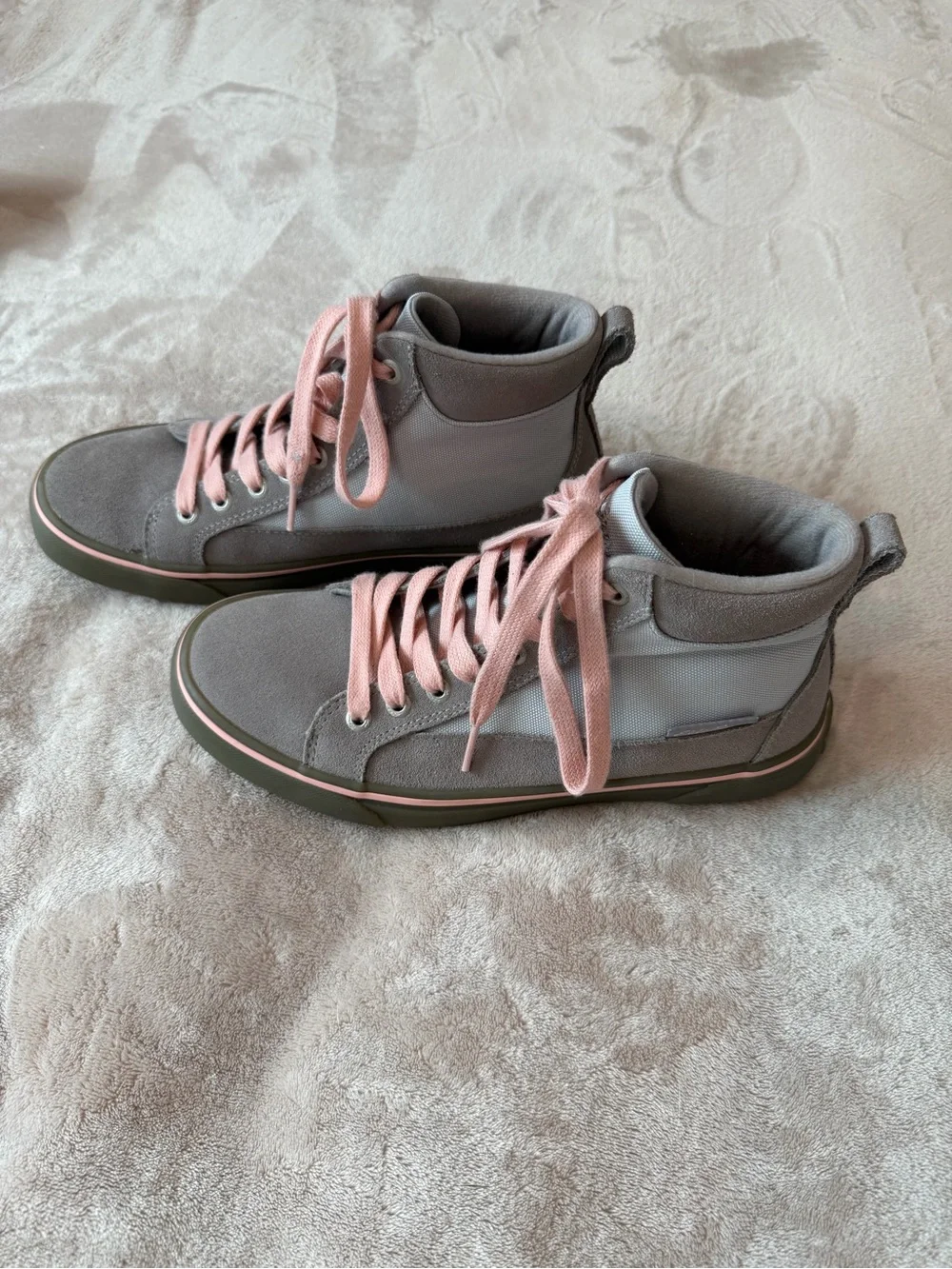 Eddie Bauer Gray Suede Lace-Up High-Top Boots with Pink Laces - Picture 2 of 6